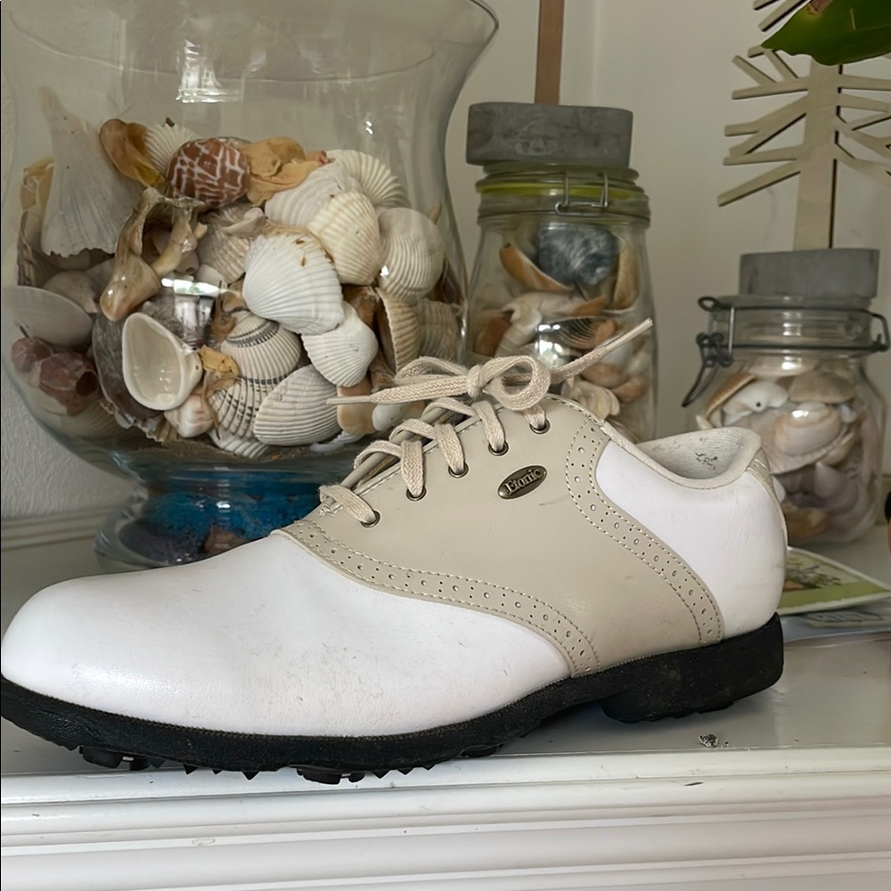 Women’s Etonic Two-Tone Golf Shoe in White and Beige